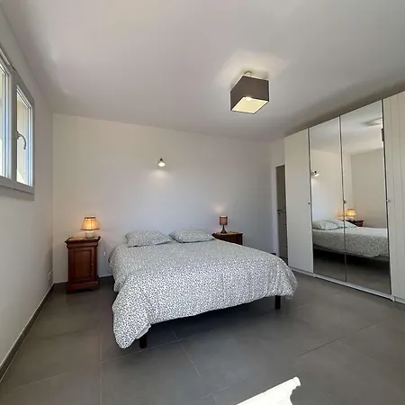 Maison Individuelle Spacieuse Avec Jardin A - Fr-1-252a-135 * Cagnes-sur-Mer
