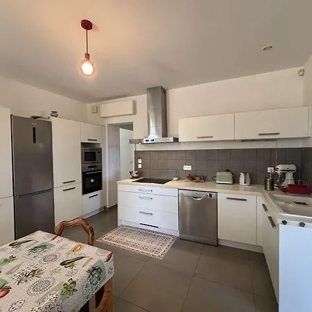 Holiday home Maison Individuelle Spacieuse Avec Jardin A - Fr-1-252a-135