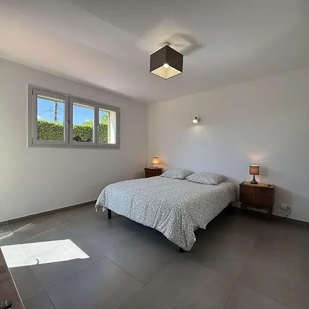 Maison Individuelle Spacieuse Avec Jardin A - Fr-1-252a-135 *