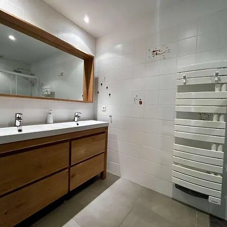 Maison Individuelle Spacieuse Avec Jardin A - Fr-1-252a-135